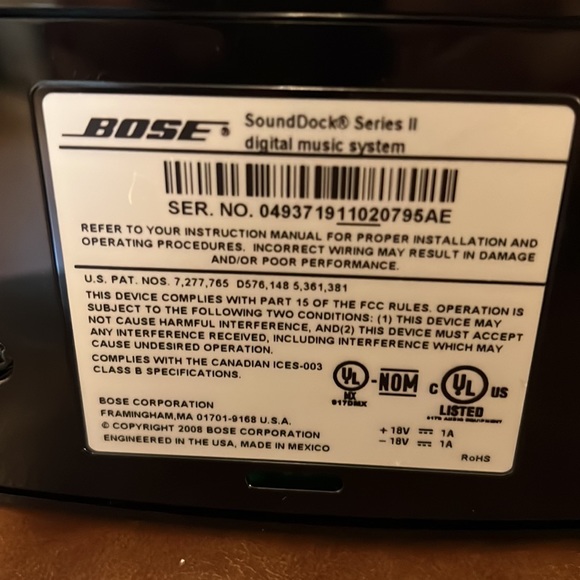 **🔥PRICE DROP🔥** Bose Sound-dock with Adaptor - Picture 2 of 2